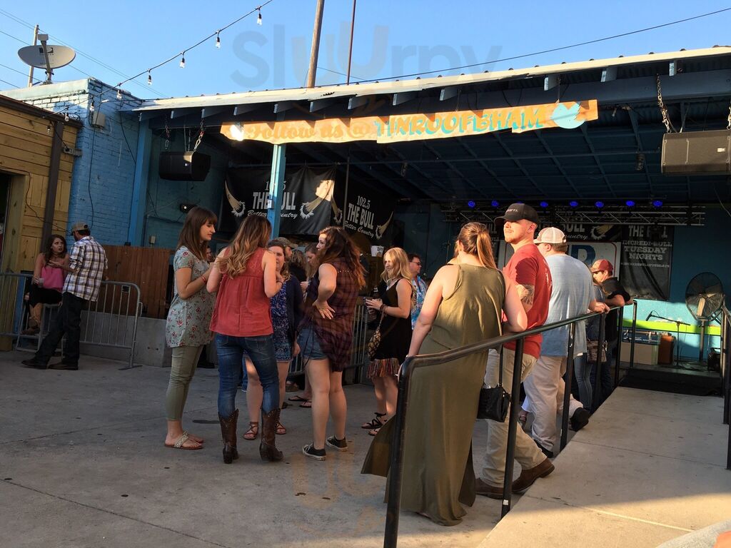 Tin Roof Bar