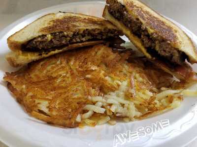 Pop's Neighborhood Grill