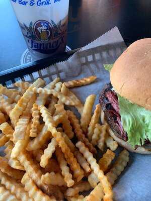 Tanner's Bar And Grill
