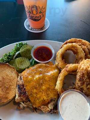 Tanner's Bar And Grill