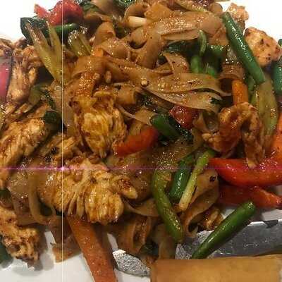 Ithai & Sushi Sports Bar