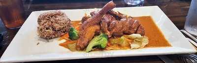 Ithai & Sushi Sports Bar