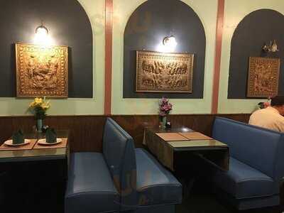 Ghin Na Rhee Restaurant