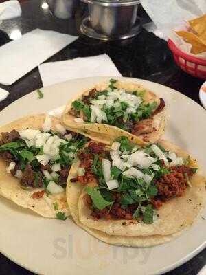 Ricos Tacos Moya Restaurant 3