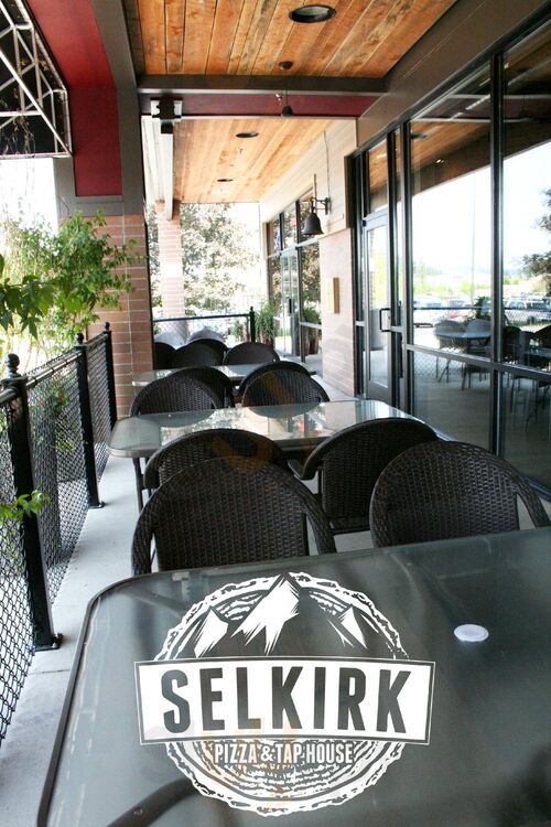 Selkirk Pizza & Taphouse
