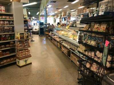 Howard's Market & Deli