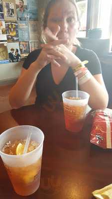 Momma Goldberg's Deli