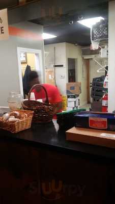 Momma Goldberg's Deli