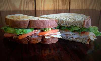 Momma Goldberg's Deli