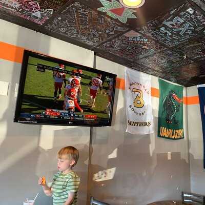 Momma Goldberg's Deli