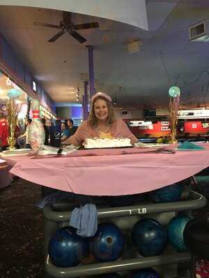 Madsen's Bowling & Billiards