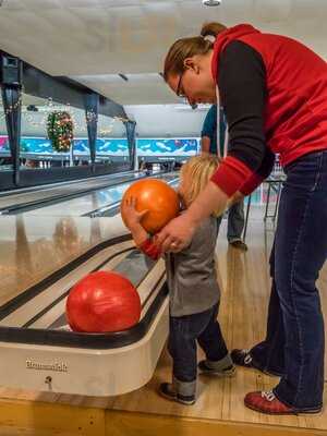 Madsen's Bowling & Billiards