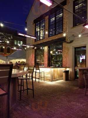 Augie's Mussel House