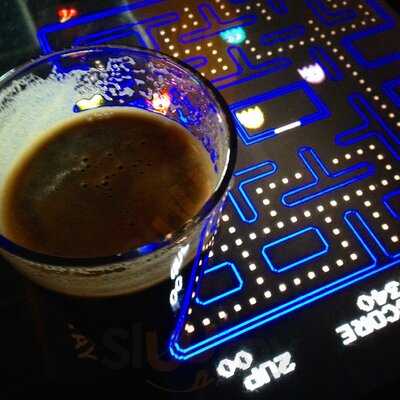 Hoot's Roller Bar And Beer Company