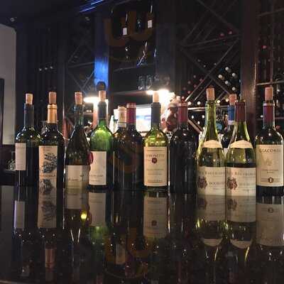 Pat's Wine Bar & Grill