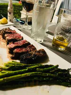 Pat's Wine Bar & Grill