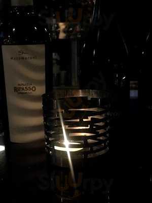 Pat's Wine Bar & Grill