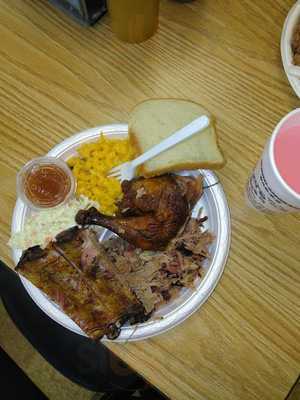 Bucky's Bar-bq-donaldson Center