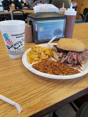 Bucky's Bar-bq-donaldson Center