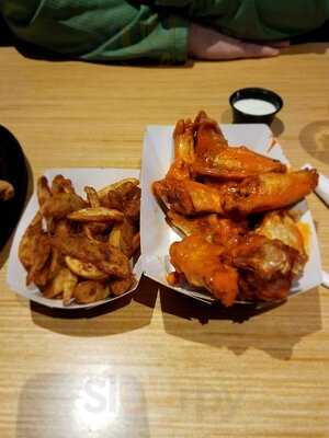 Buffalo Wild Wings Grill & Bar