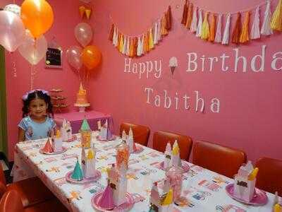 Pieces Of Treats Ice Cream Parlor And Bakery Cafe