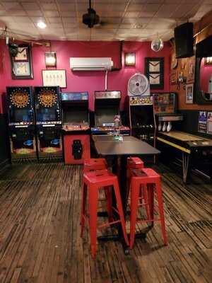 Duke's Bohemian Grove Bar