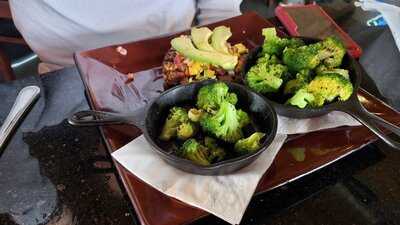 J's Corner Restaurant & Bar