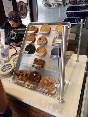 Insomnia Cookies