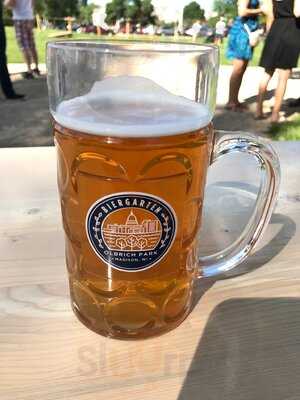 Biergarten At Olbrich Park