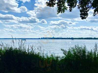 Biergarten At Olbrich Park