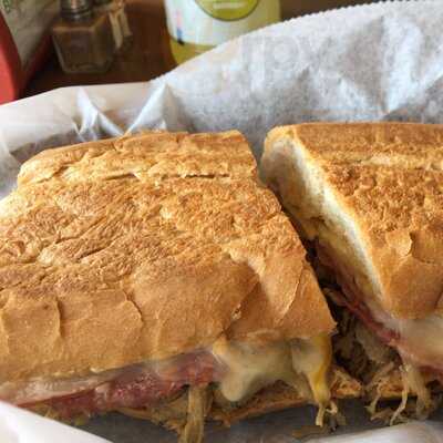 Jj's Market & Delicatessen