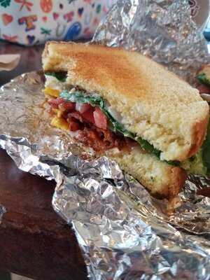 Jj's Market & Delicatessen