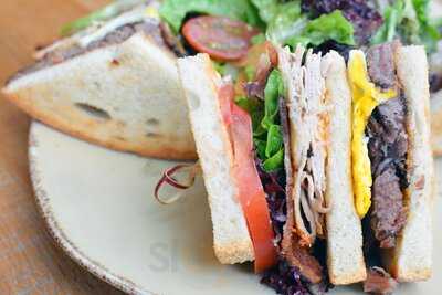 The Wise Restaurant & Bar