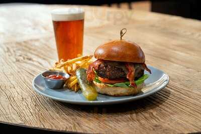 Iron & Oak Restaurant And Bar