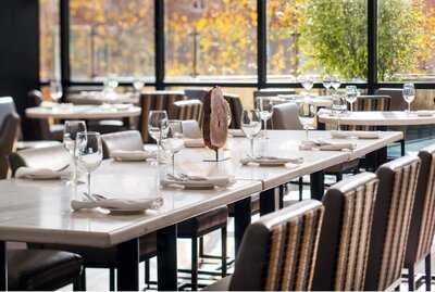 Iron & Oak Restaurant And Bar