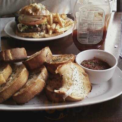 Alexander Bullitt's Winery Brewery & Bistro