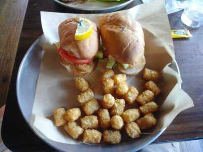 Hemingway’s Bar & Grill