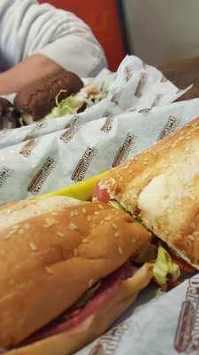 Momma Goldberg's Deli