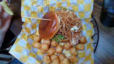 Lucky's Bar And Grille