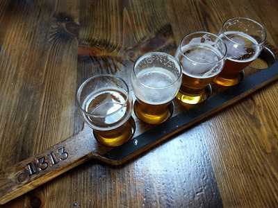 Lucky's Bar And Grille