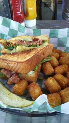 Lucky's Bar And Grille