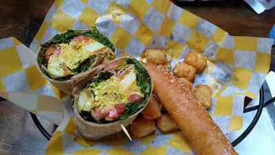 Lucky's Bar And Grille