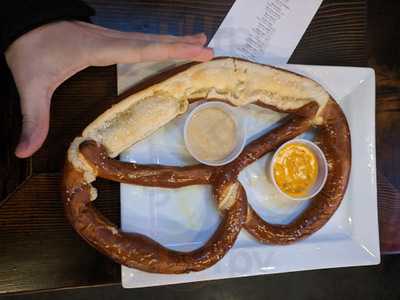 Lucky's Bar And Grille