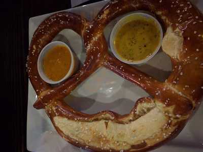 Lucky's Bar And Grille