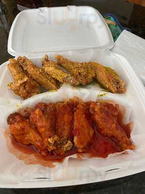 Us Wings & Deli