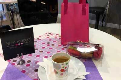 Le Macaron French Pastries