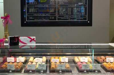 Le Macaron French Pastries
