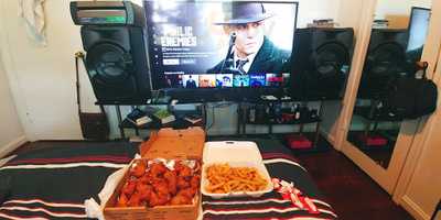 Old Chicago Pizzeria