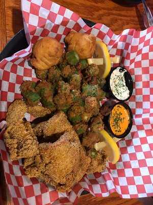 Black Pearl Bar & Grill