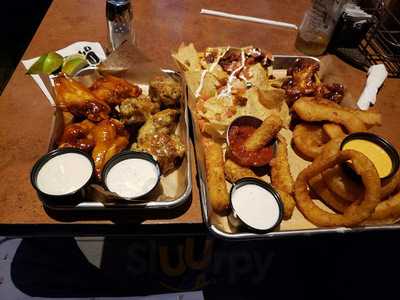 Buffalo Wild Wings Grill & Bar
